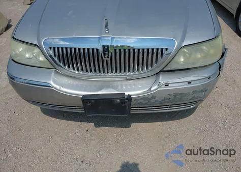 2004 Lincoln Town Car Ultimate from USA, damaged, VIN 1LNHM83WX4Y609749